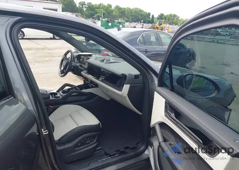 2025 Porsche Cayenne Turbo E-Hybrid z USA, uszkodzony, nr VIN WP1AM2AY7SDA27408